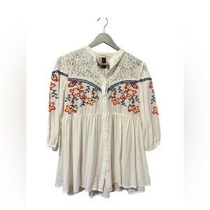 Sacred Threads – White Lace & Embroidered Boho Top – Size S/M